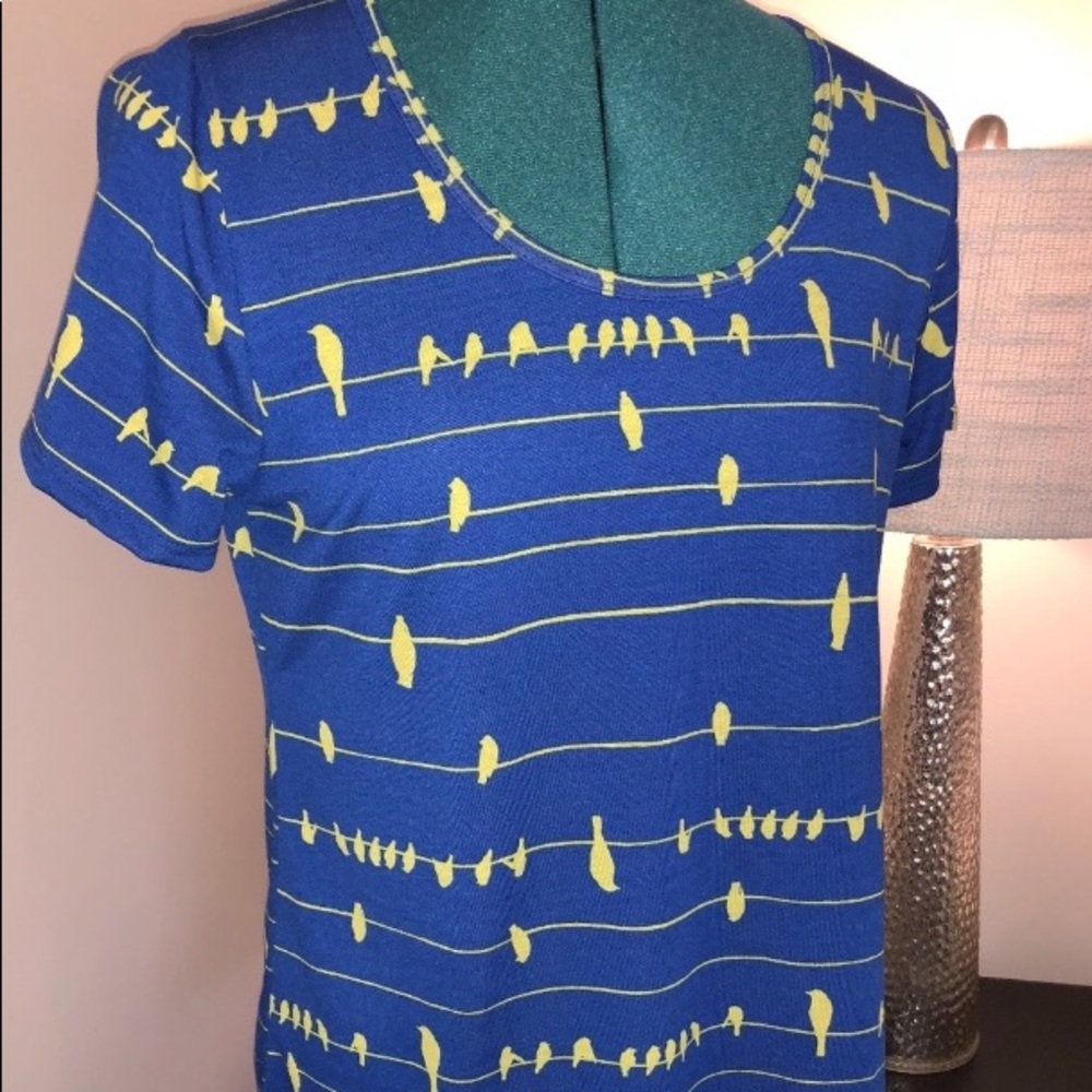 Looking to purchase this shirt!!